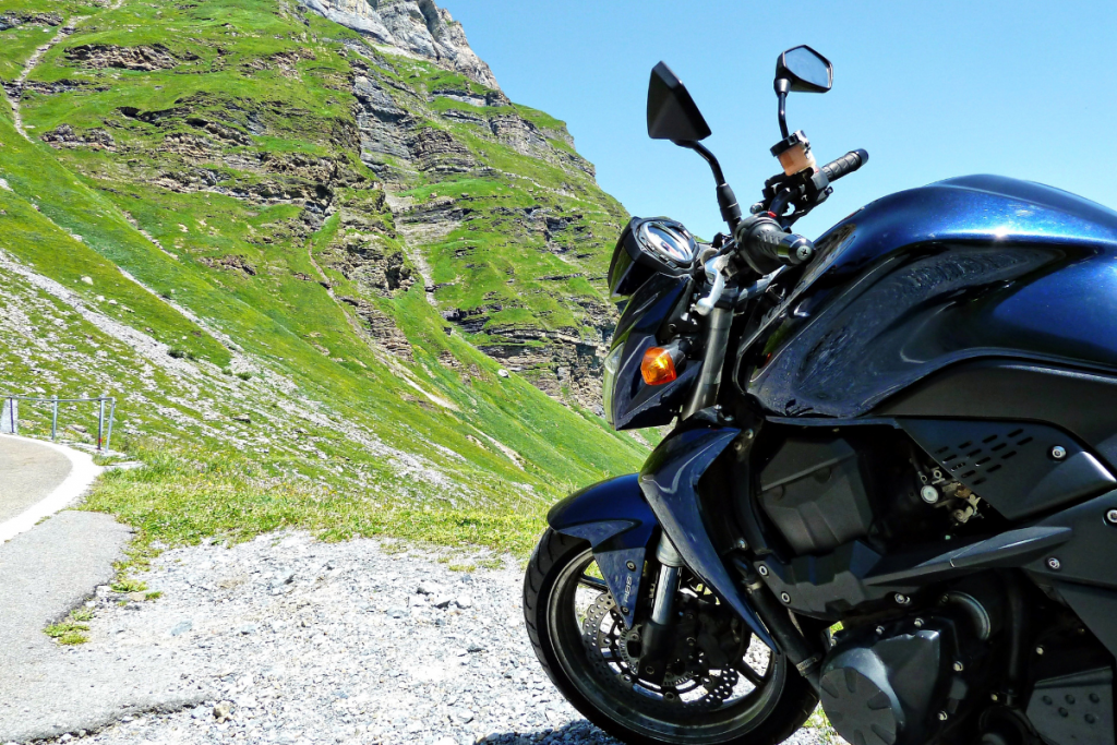motocykl w górach
